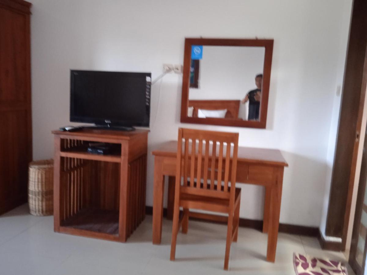 Family House Hotel Kuta Kuta  Esterno foto