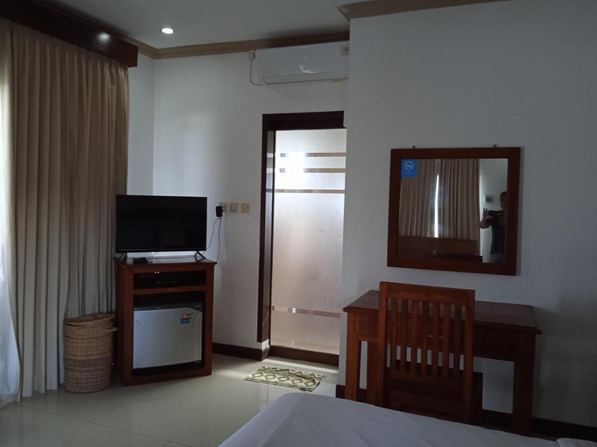 Family House Hotel Kuta Kuta  Esterno foto