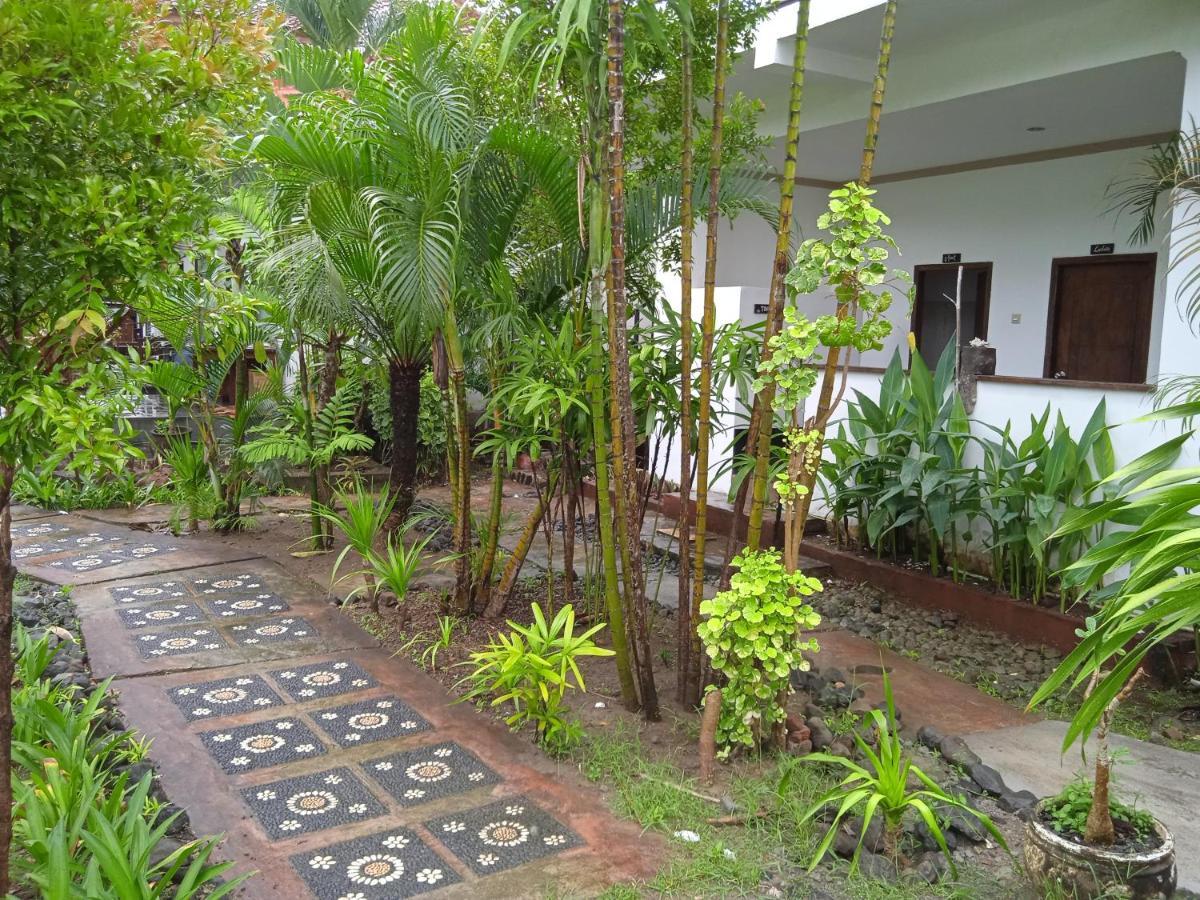 Family House Hotel Kuta Kuta  Esterno foto