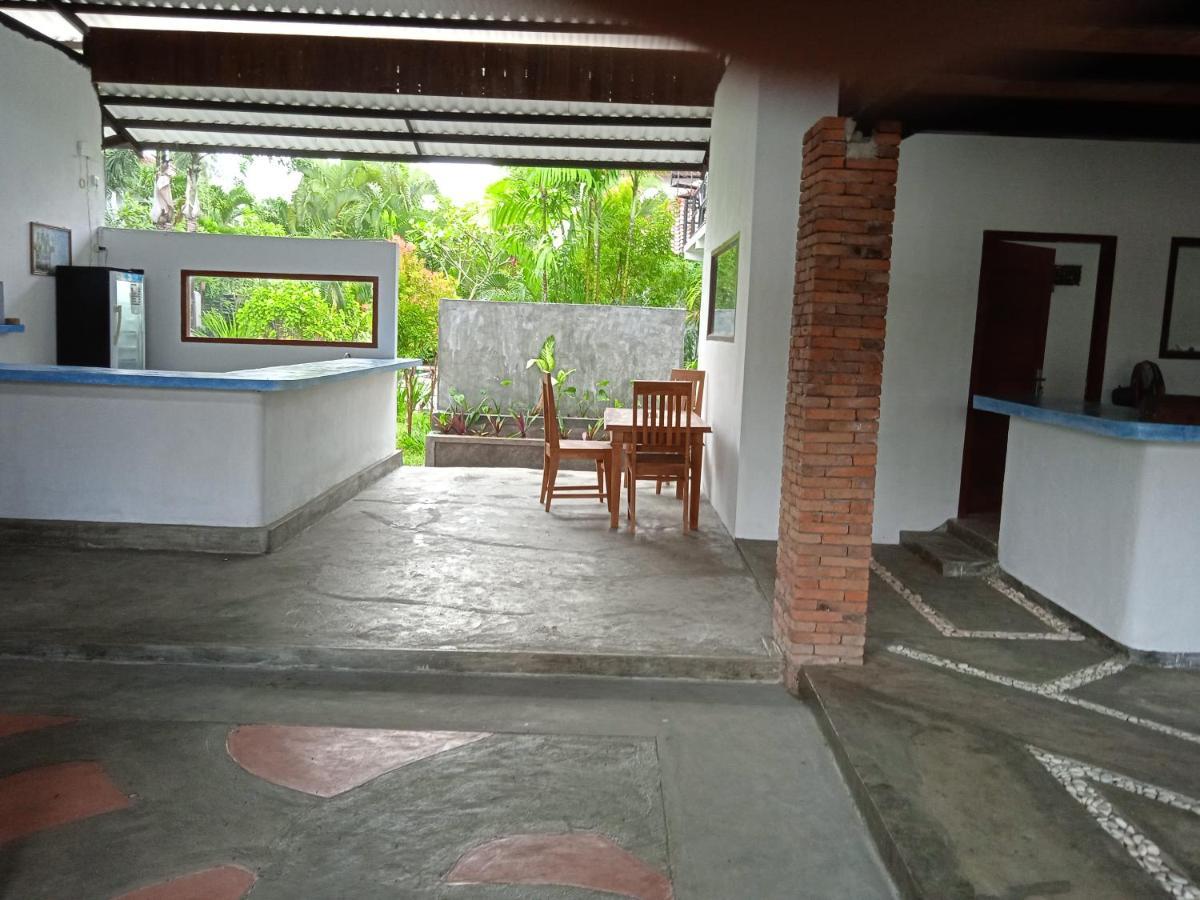 Family House Hotel Kuta Kuta  Esterno foto