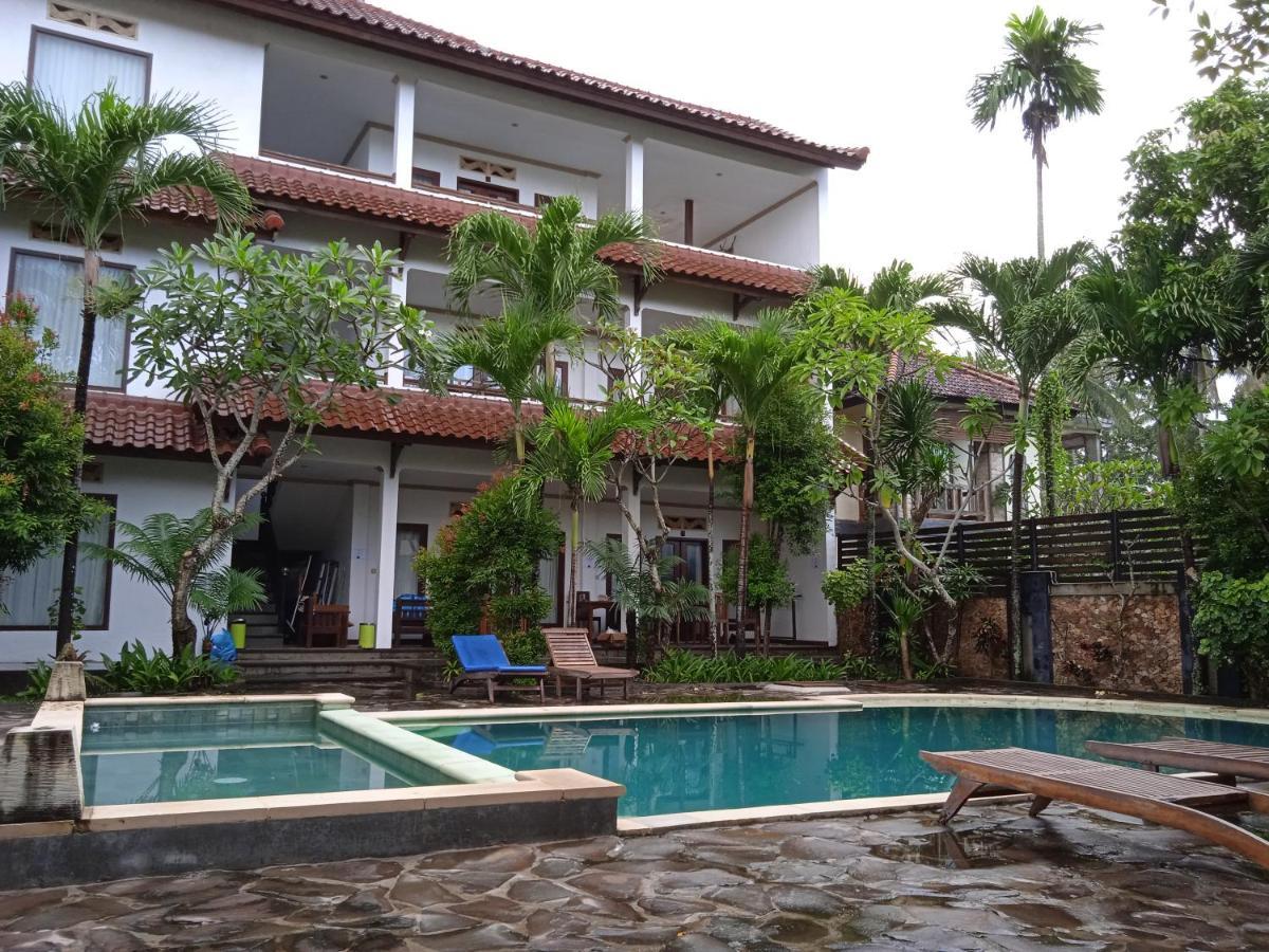 Family House Hotel Kuta Kuta  Esterno foto