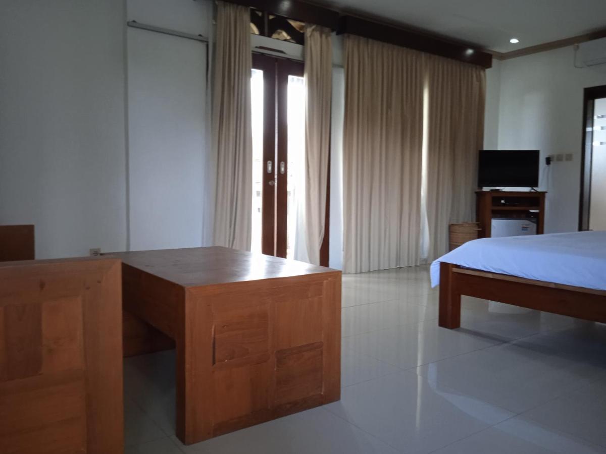 Family House Hotel Kuta Kuta  Esterno foto